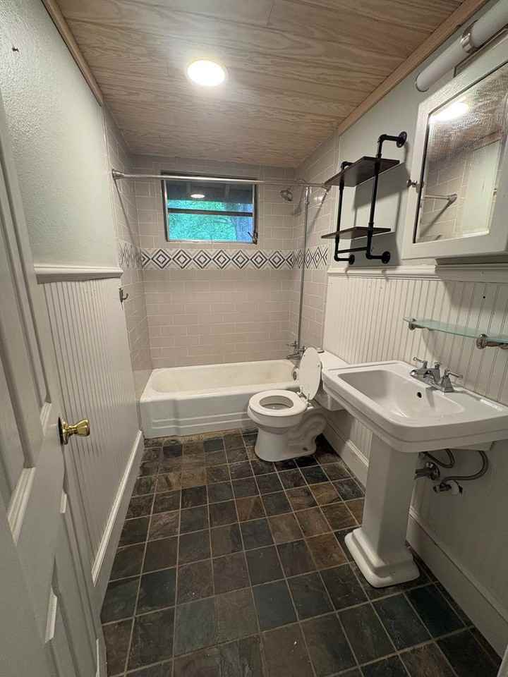 2538 Cleveland Rd - Photo 4 of 10