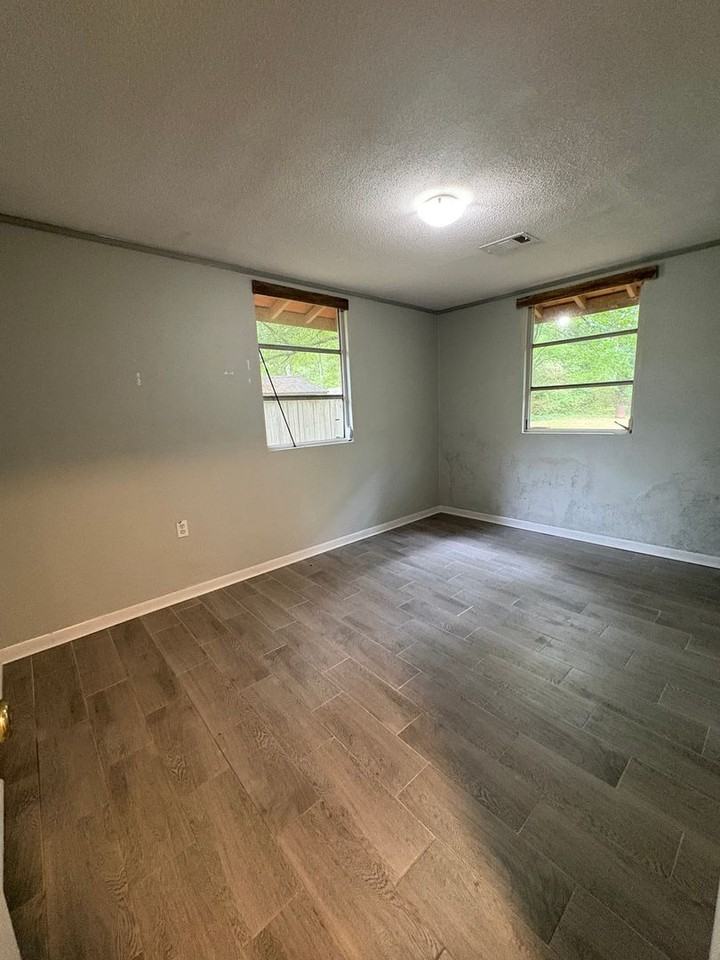 2538 Cleveland Rd - Photo 5 of 10