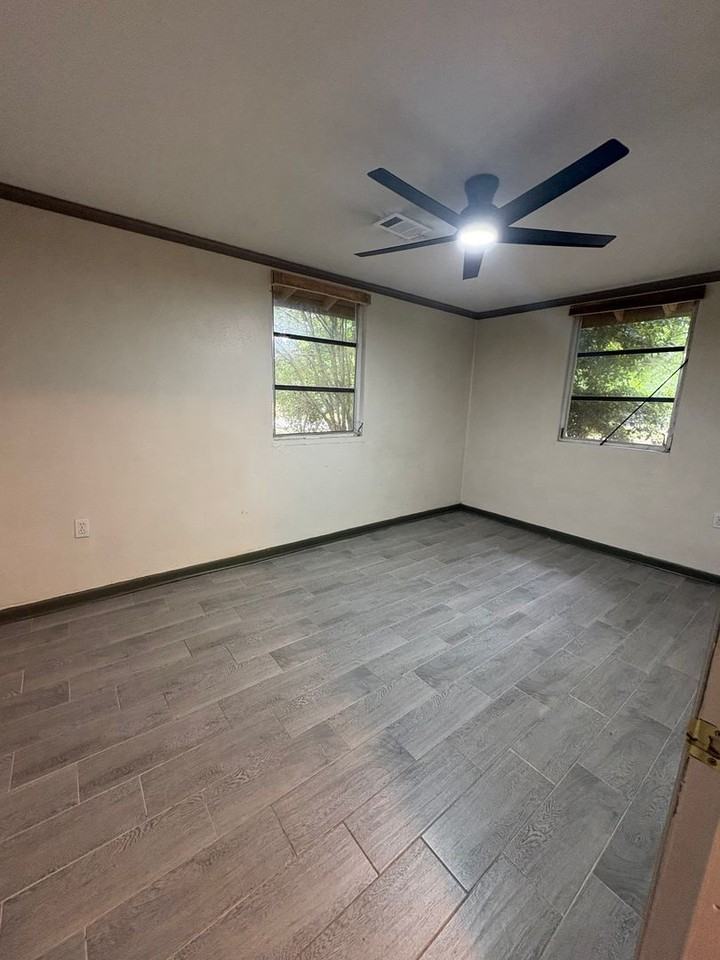 2538 Cleveland Rd - Photo 6 of 10