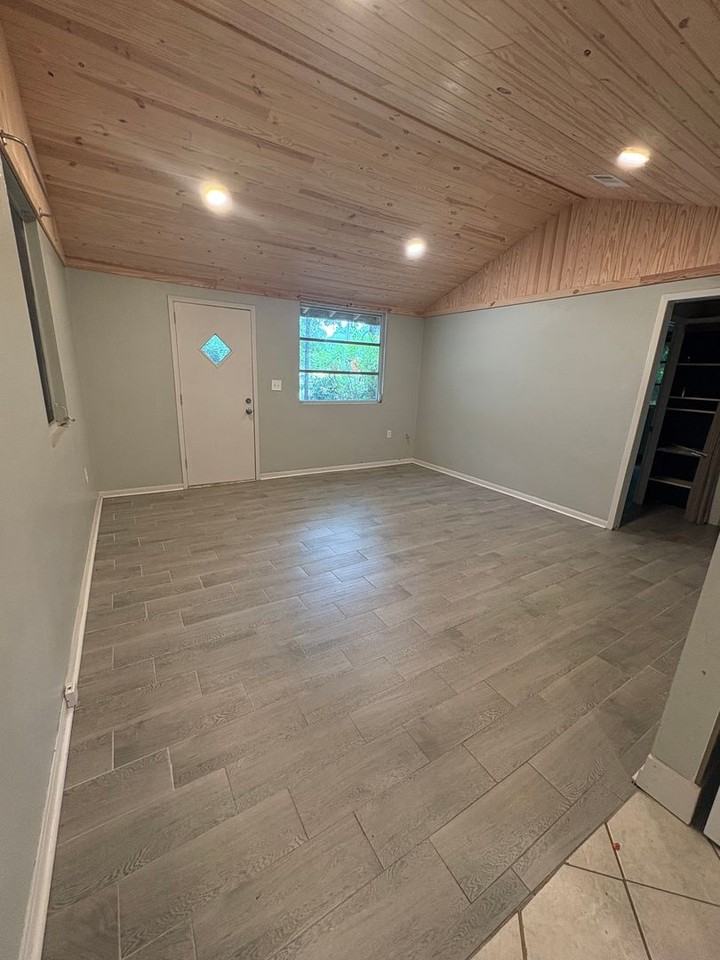 2538 Cleveland Rd - Photo 7 of 10