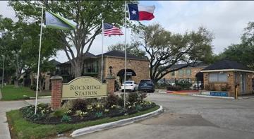 featured image of 855 Greens Rd
