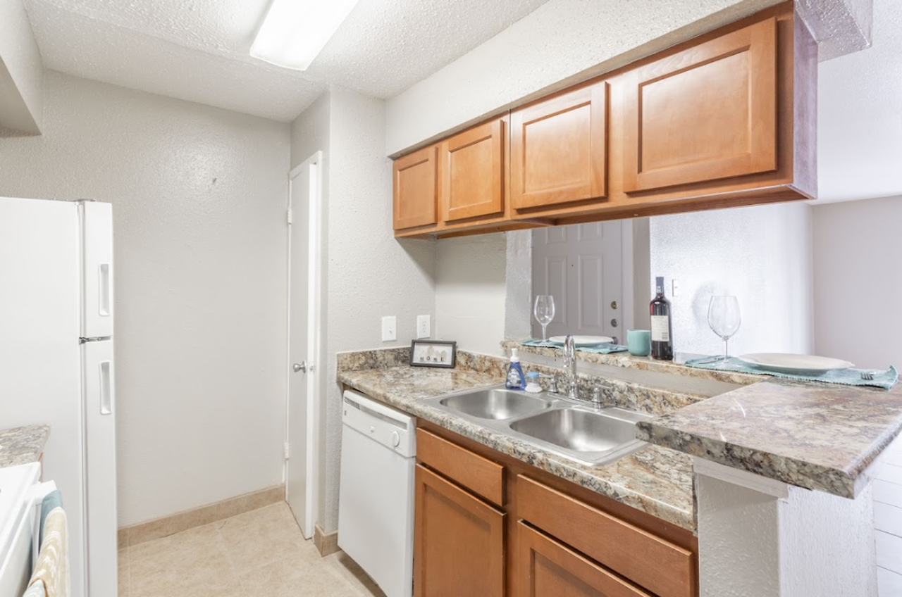 Wesley Gardens Apartments - Photo 4 of 20
