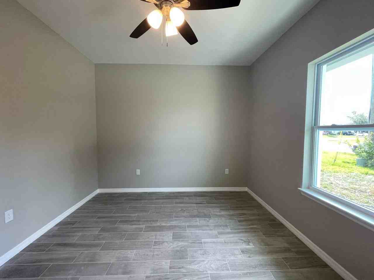 405 Bedlington Ct - Photo 6 of 21