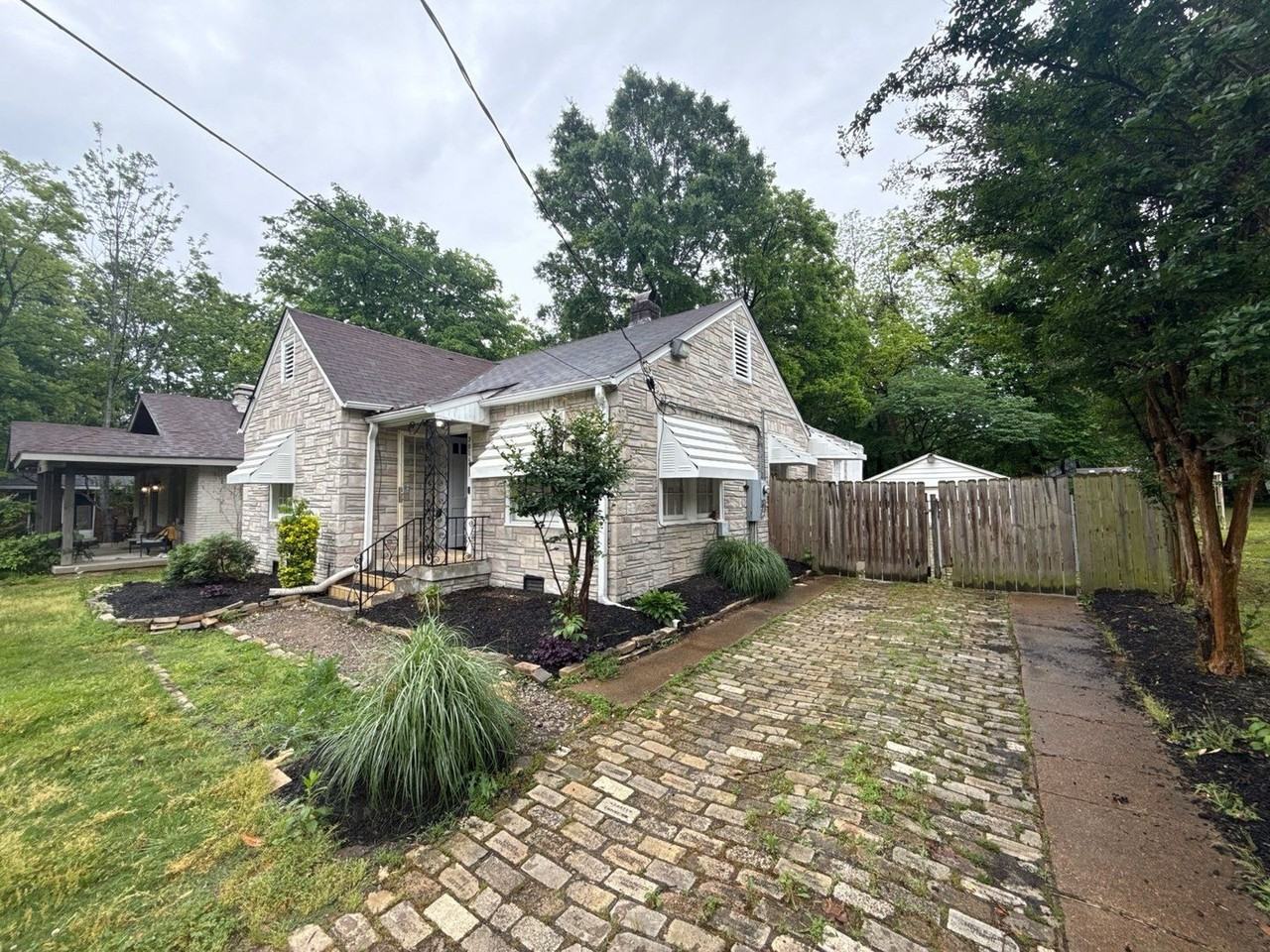 3615 Powell Ave - Photo 2 of 11