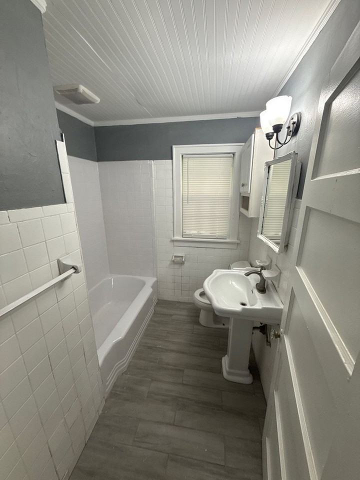 3615 Powell Ave - Photo 4 of 11