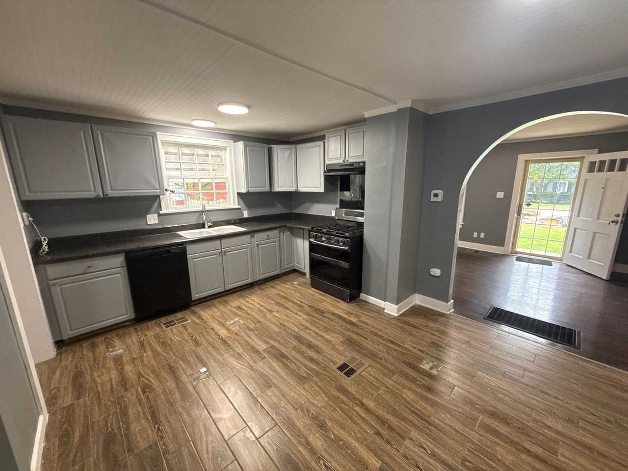 3615 Powell Ave - Photo 6 of 11