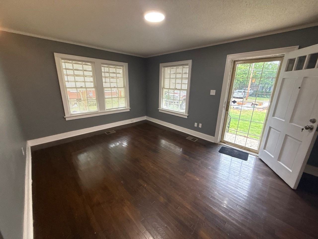 3615 Powell Ave - Photo 7 of 11