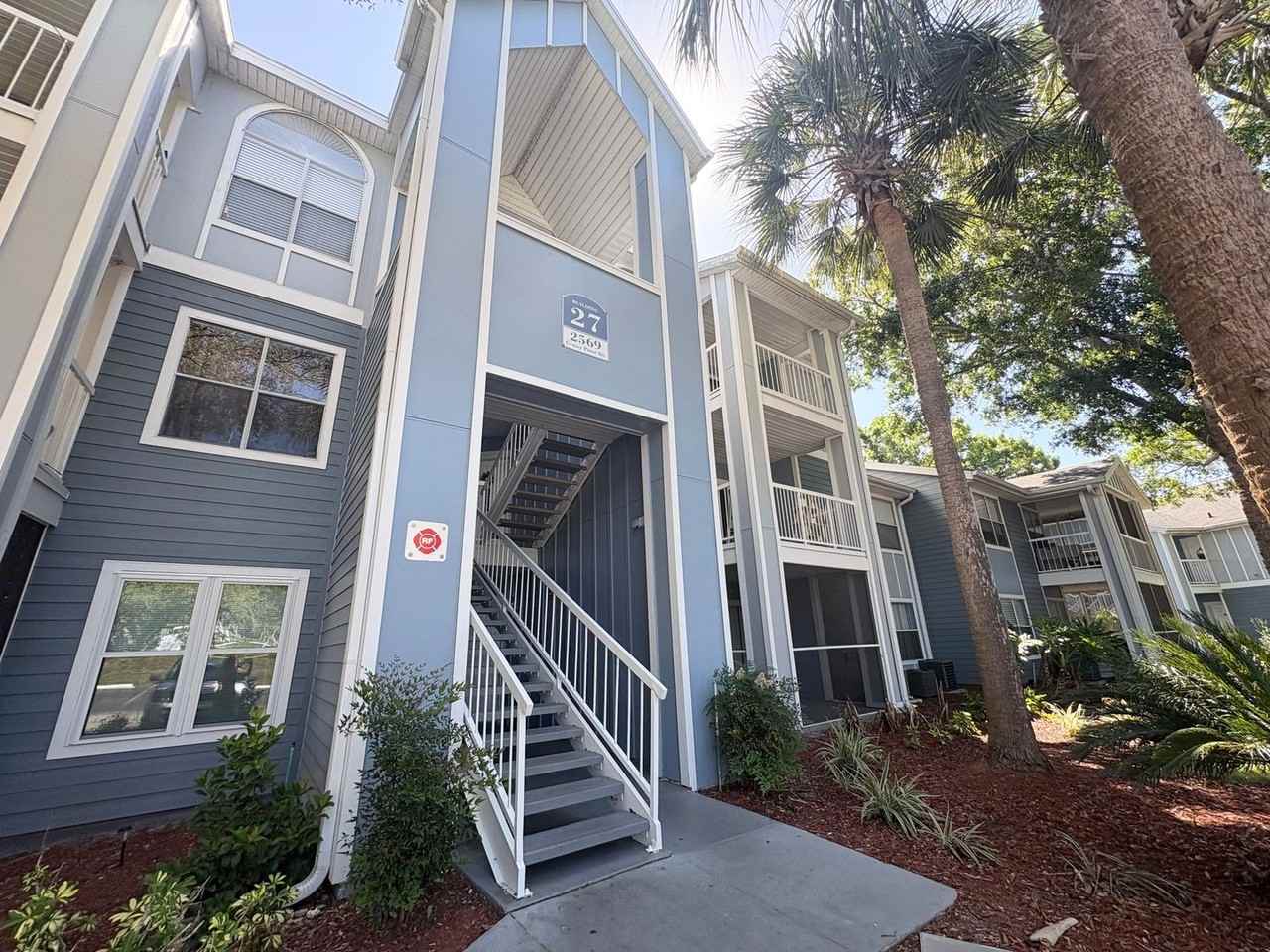 2569 Grassy Point Dr #109