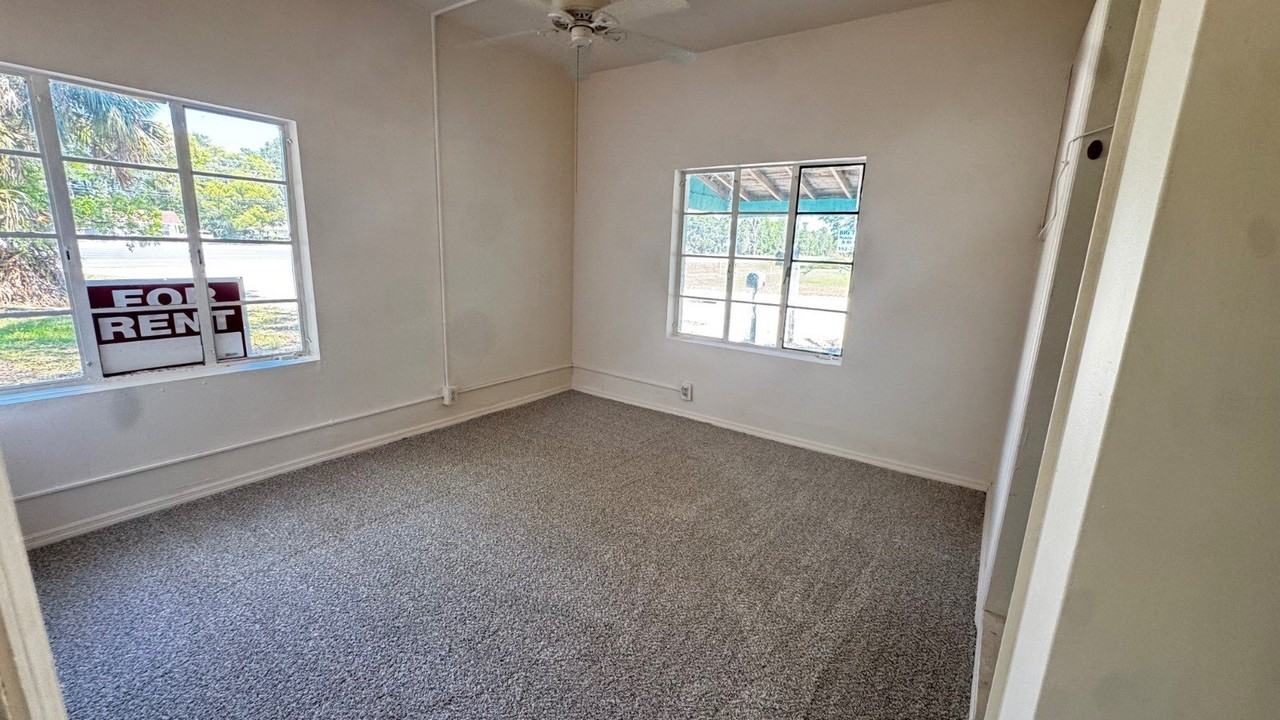 6130 Broad St - Photo 6 of 17