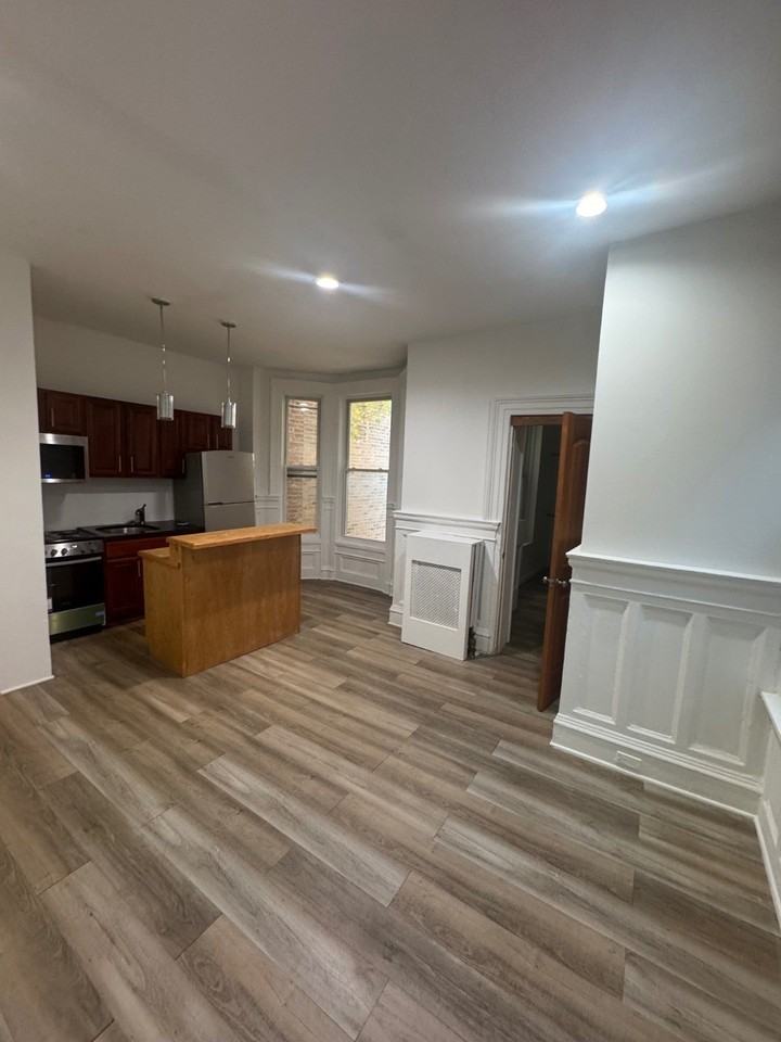 738 Kelly St #2 - Photo 3 of 11