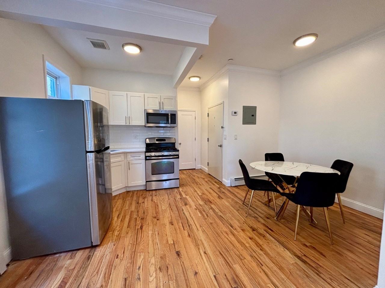 3367 Fenton Ave #3R - Photo 4 of 13