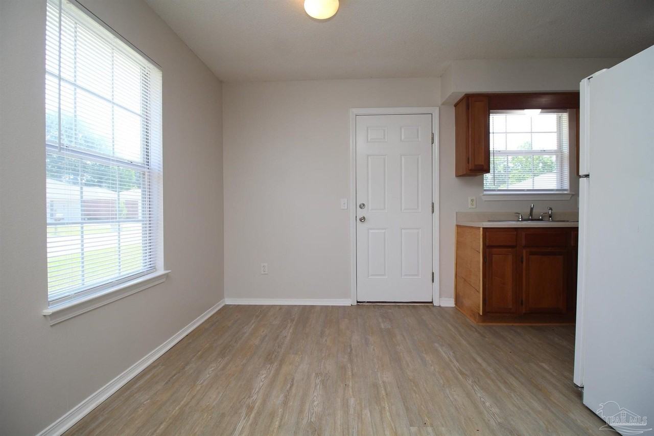 509 Wood Crest Way - Photo 4 of 21