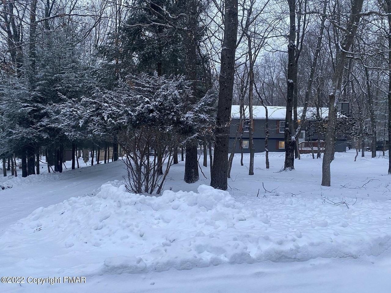 147 Winding Way - Photo 3 of 28