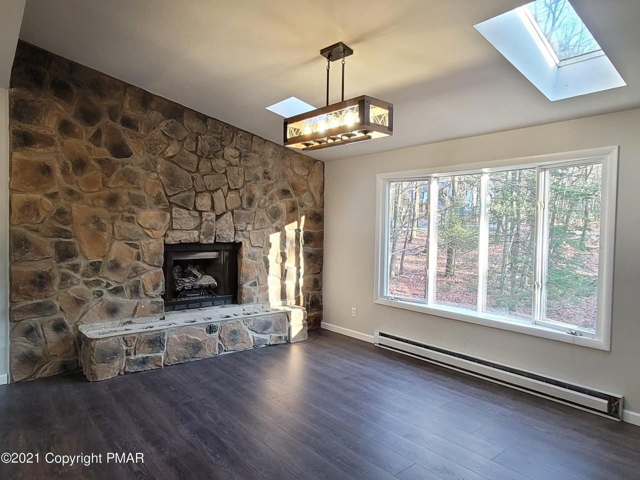 147 Winding Way - Photo 4 of 28