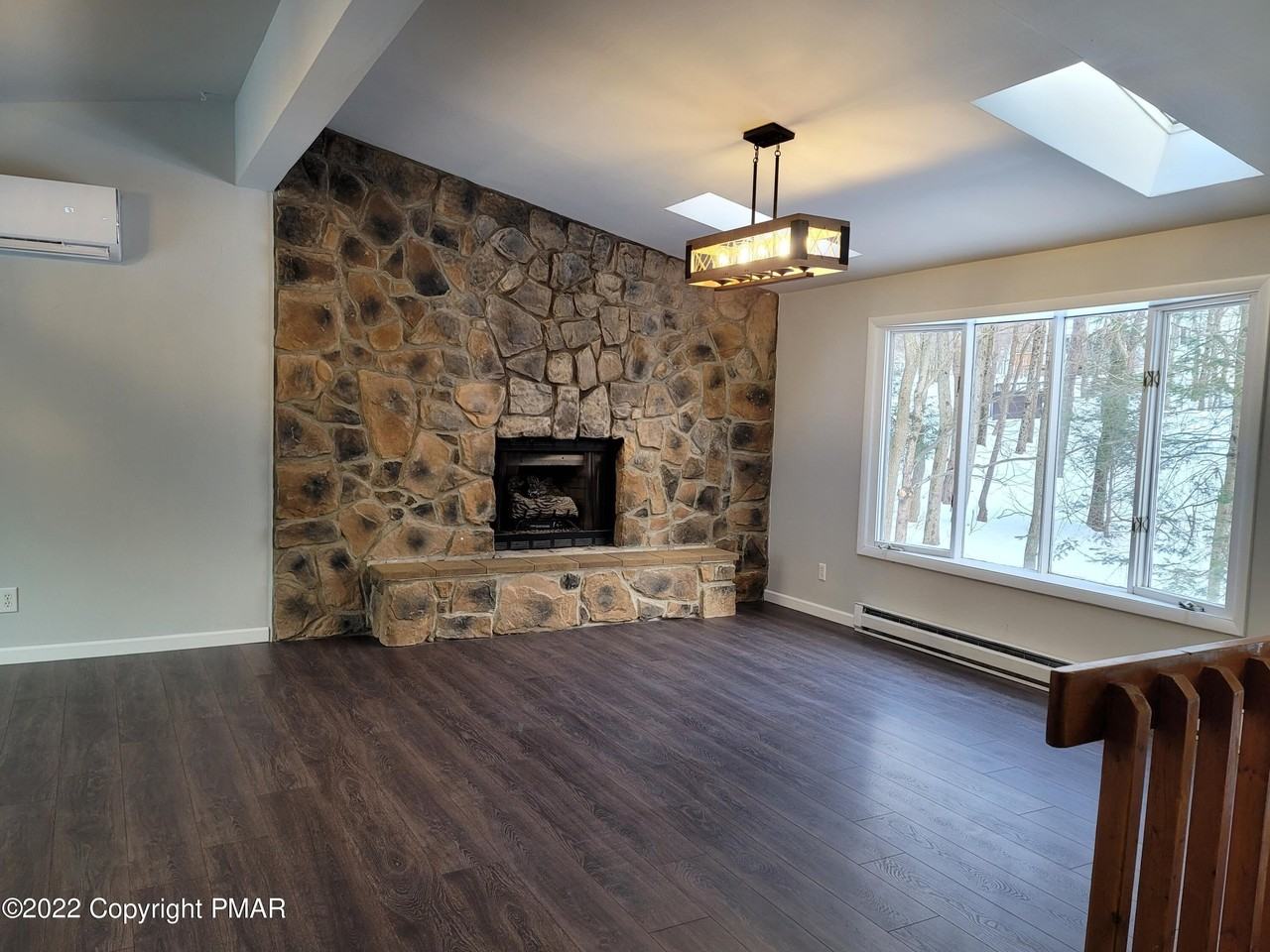 147 Winding Way - Photo 5 of 28