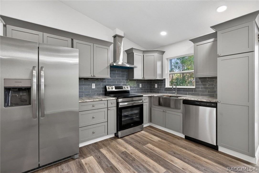 618 Spruce St - Photo 3 of 34