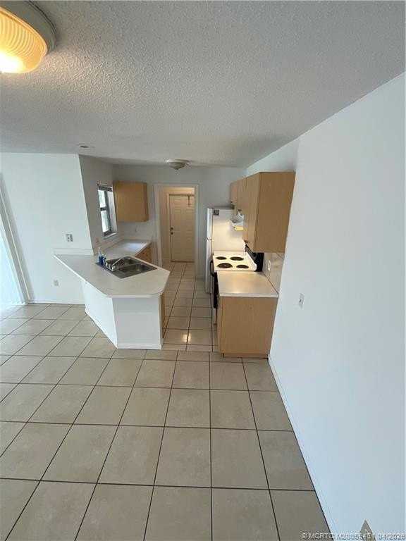 402 S 14th St #A - Photo 4 of 11
