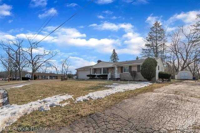 1102 Davenport Dr - Photo 3 of 38