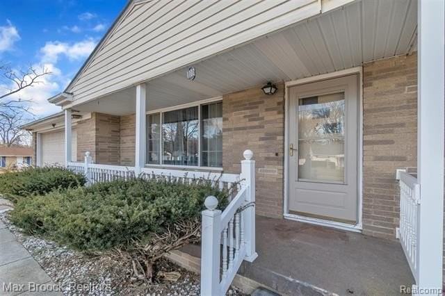 1102 Davenport Dr - Photo 4 of 38