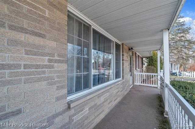 1102 Davenport Dr - Photo 5 of 38