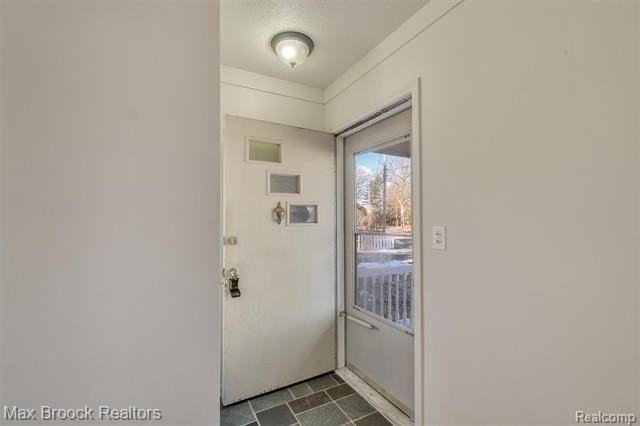 1102 Davenport Dr - Photo 6 of 38