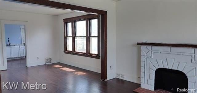 1076 N Rademacher St - Photo 2 of 15