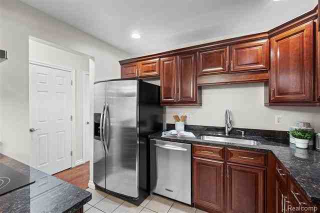 1113 N Old Woodward Ave #37 - Photo 6 of 24