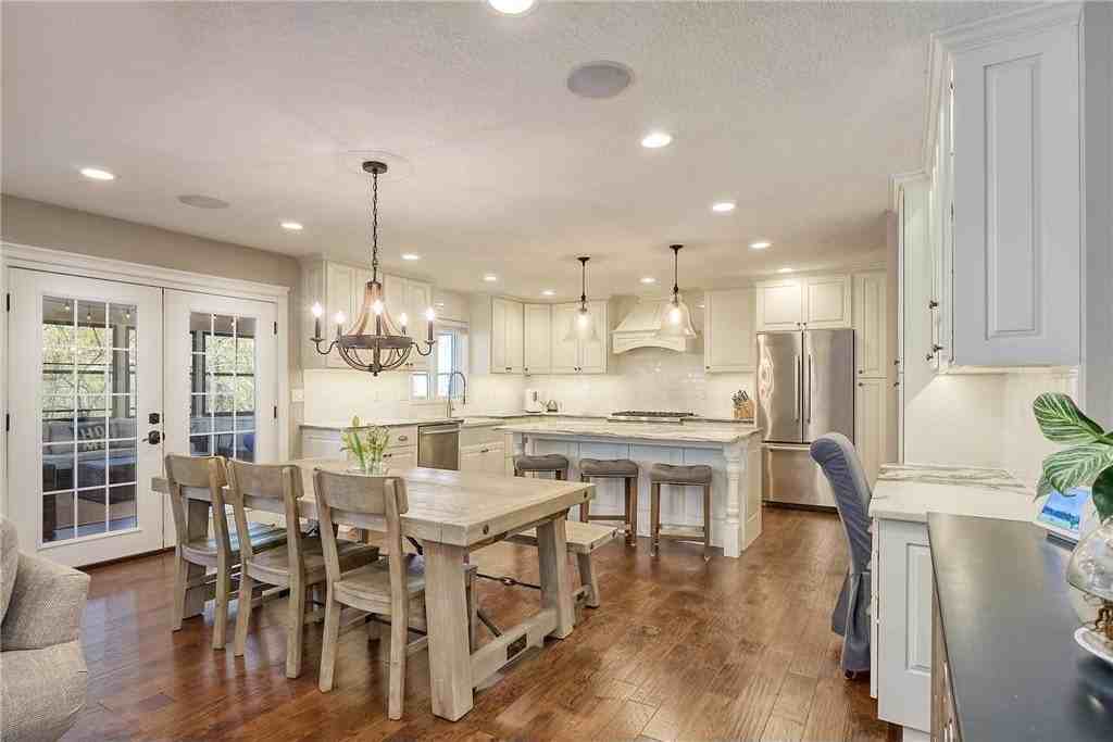 1832 Essex Rd - Photo 3 of 42