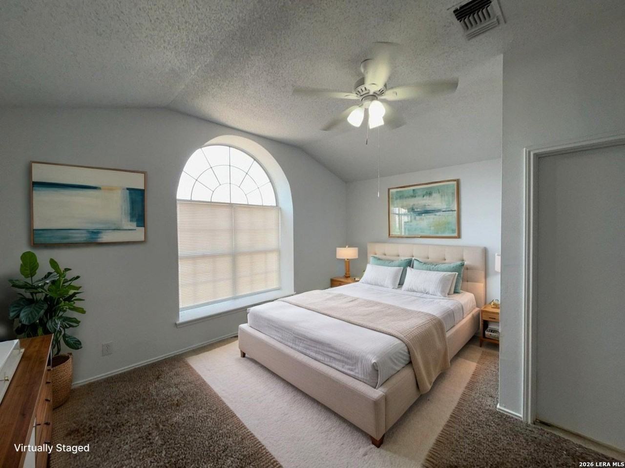 6202 Valley Clf - Photo 4 of 47