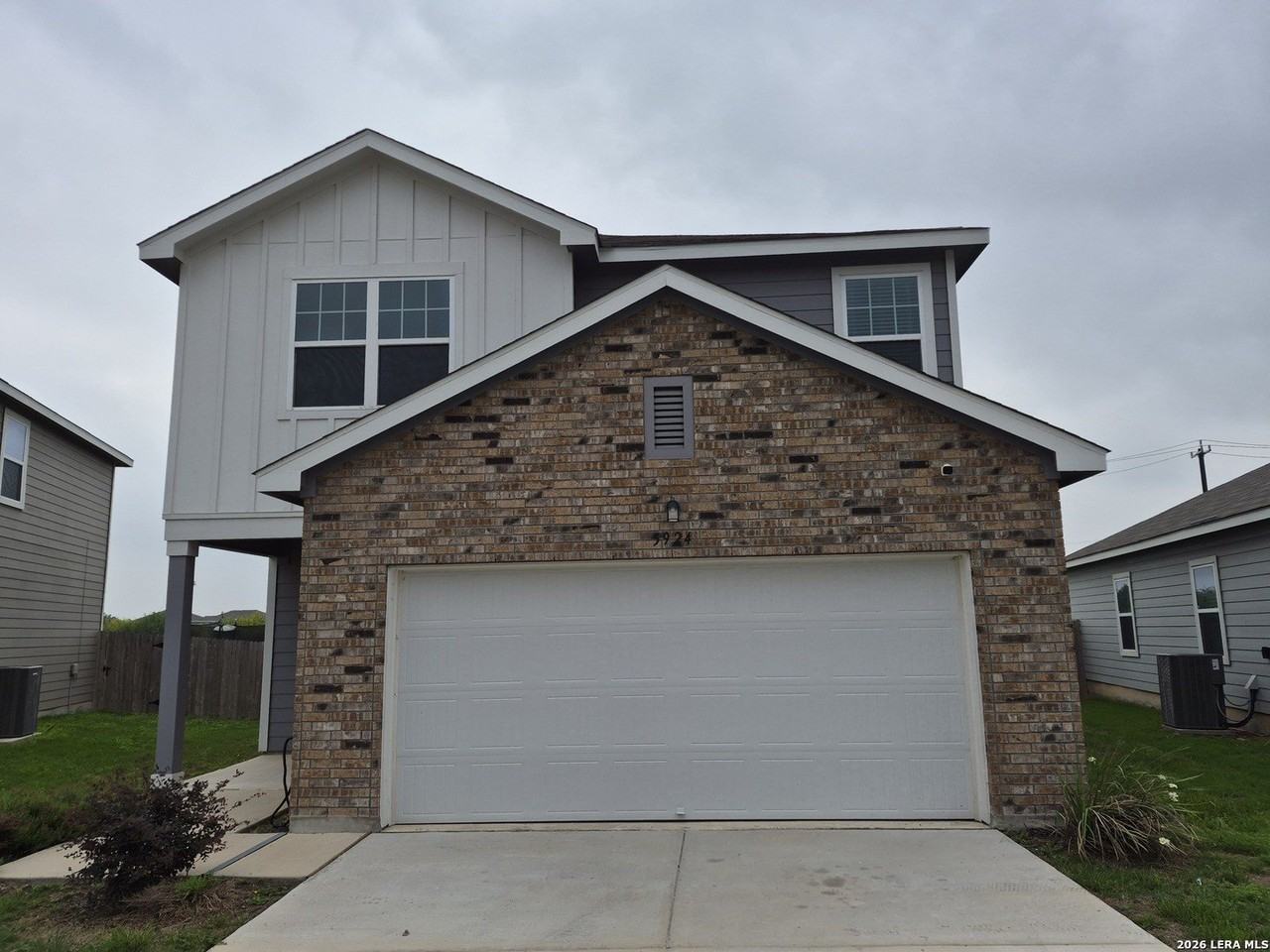 5924 Pearl Mdw - Photo 2 of 32