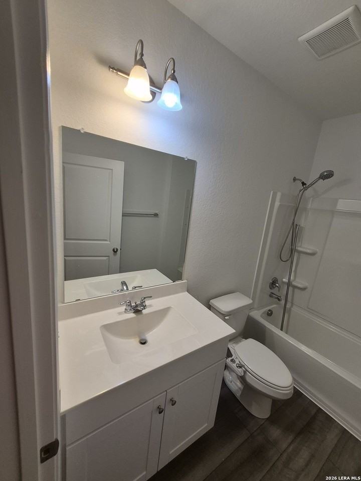5924 Pearl Mdw - Photo 4 of 32