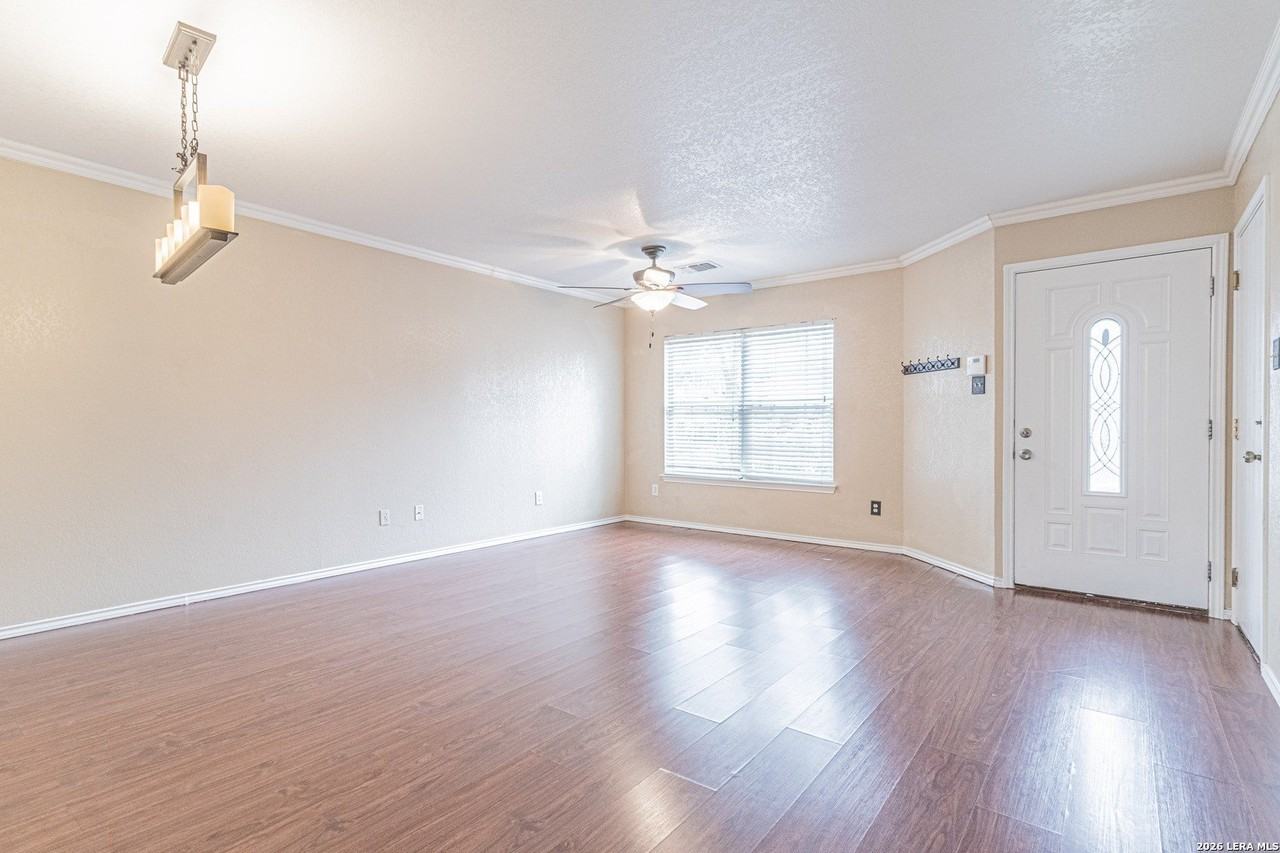 11244 Vollmer Ln - Photo 5 of 33