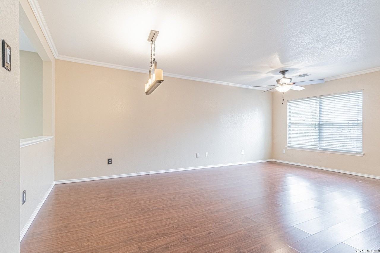 11244 Vollmer Ln - Photo 6 of 33