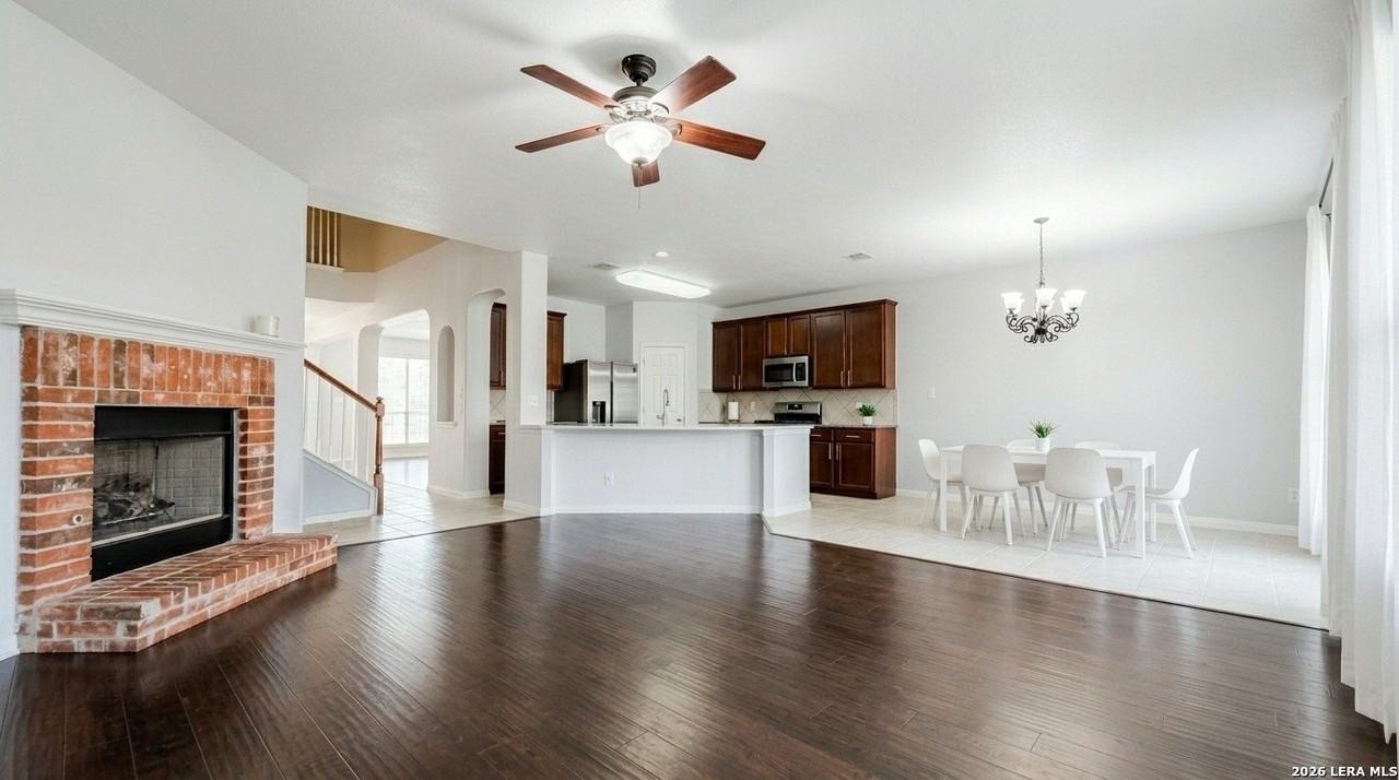 1203 Ganton Ln - Photo 4 of 28