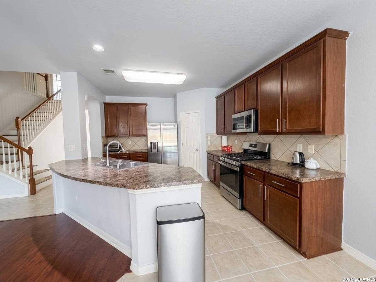 1203 Ganton Ln - Photo 5 of 28