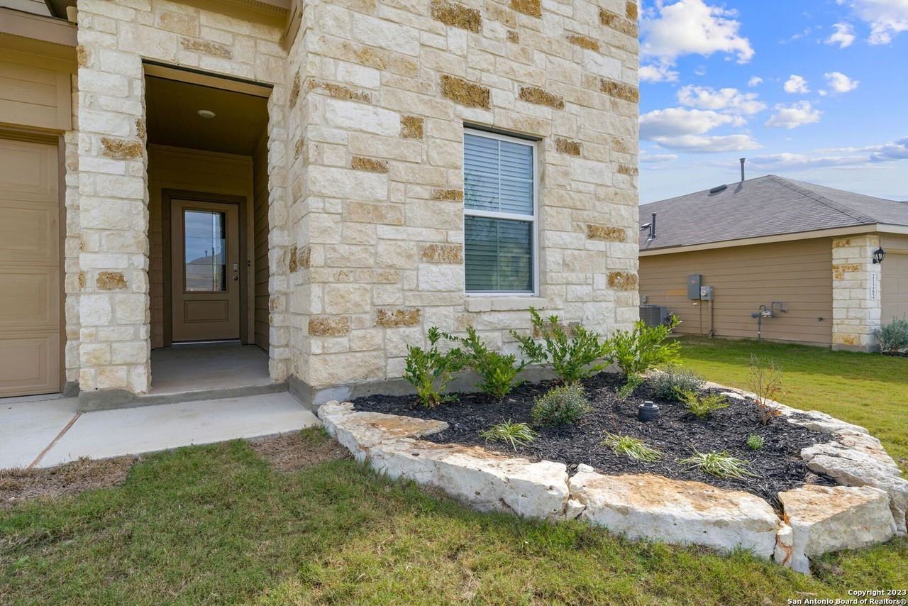 21266 Watercourse Way - Photo 4 of 30