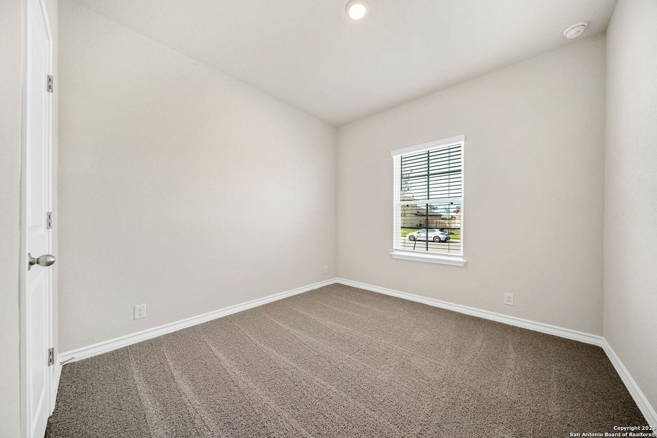 21266 Watercourse Way - Photo 6 of 30