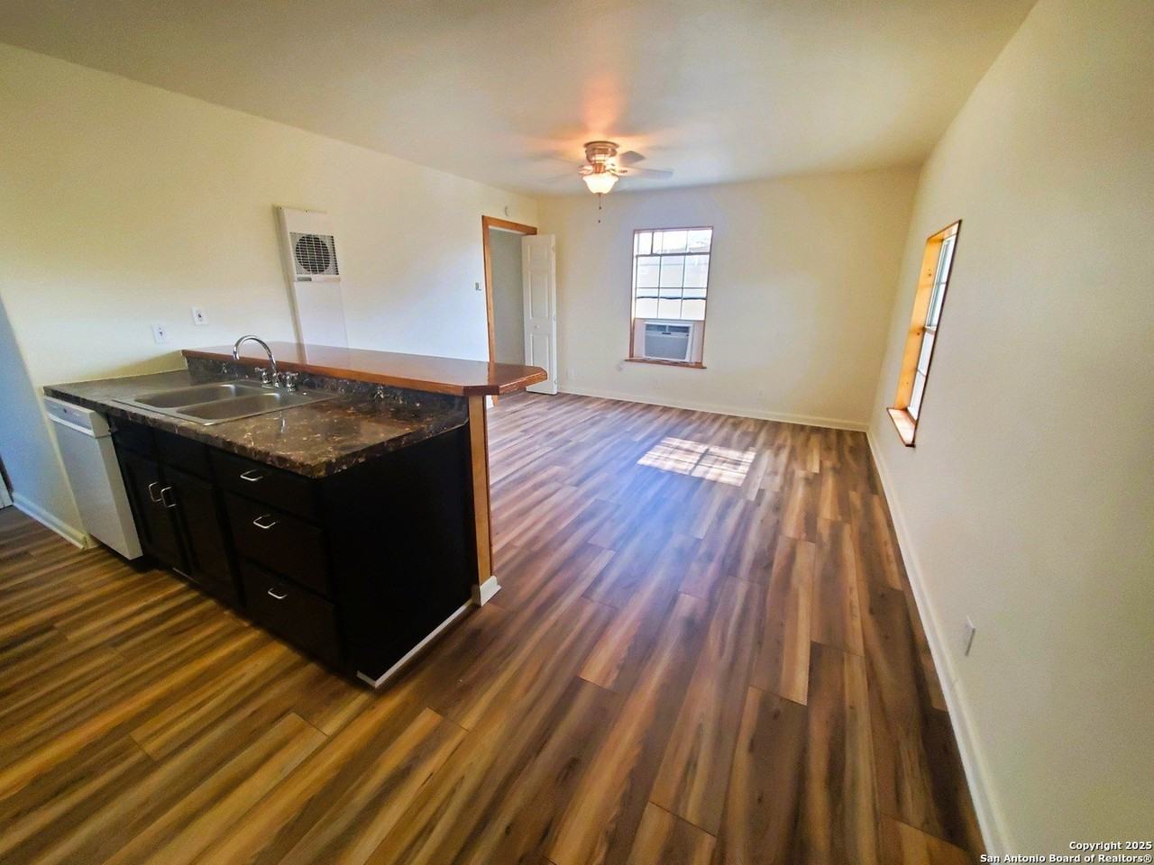 8235 E Loop 1604 S - Photo 6 of 10