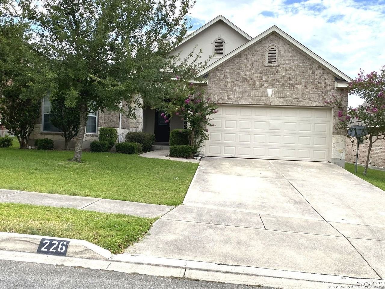 226 Maidstone Cv - Photo 2 of 16