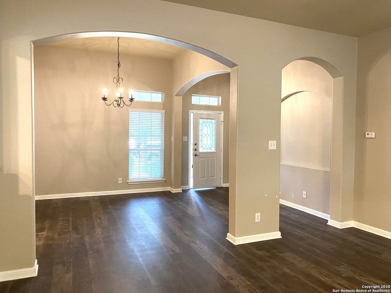 226 Maidstone Cv - Photo 4 of 16
