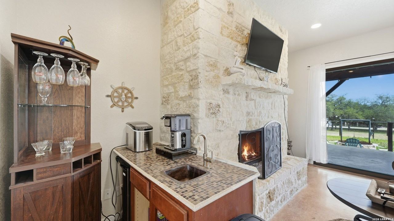 628 Country Ln - Photo 6 of 41