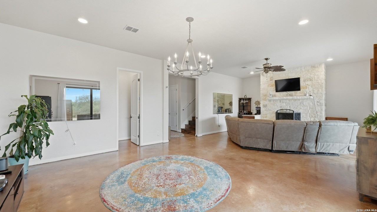 628 Country Ln - Photo 7 of 41