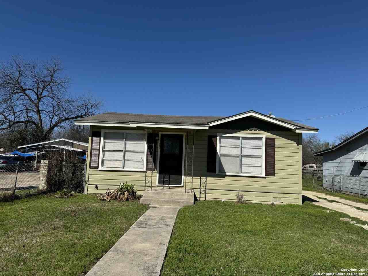 675 W Pyron Ave
