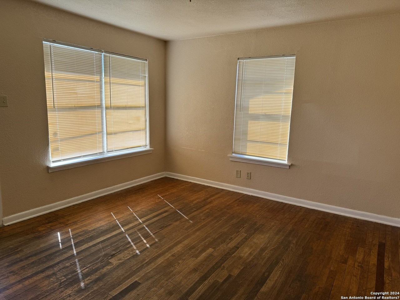 675 W Pyron Ave - Photo 3 of 8