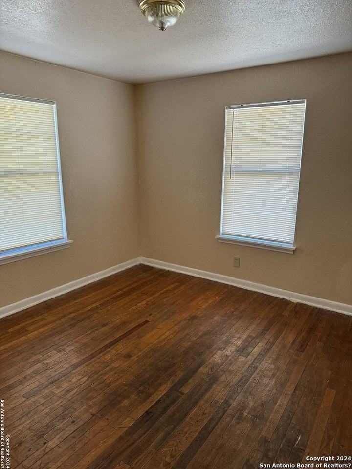 675 W Pyron Ave - Photo 5 of 8