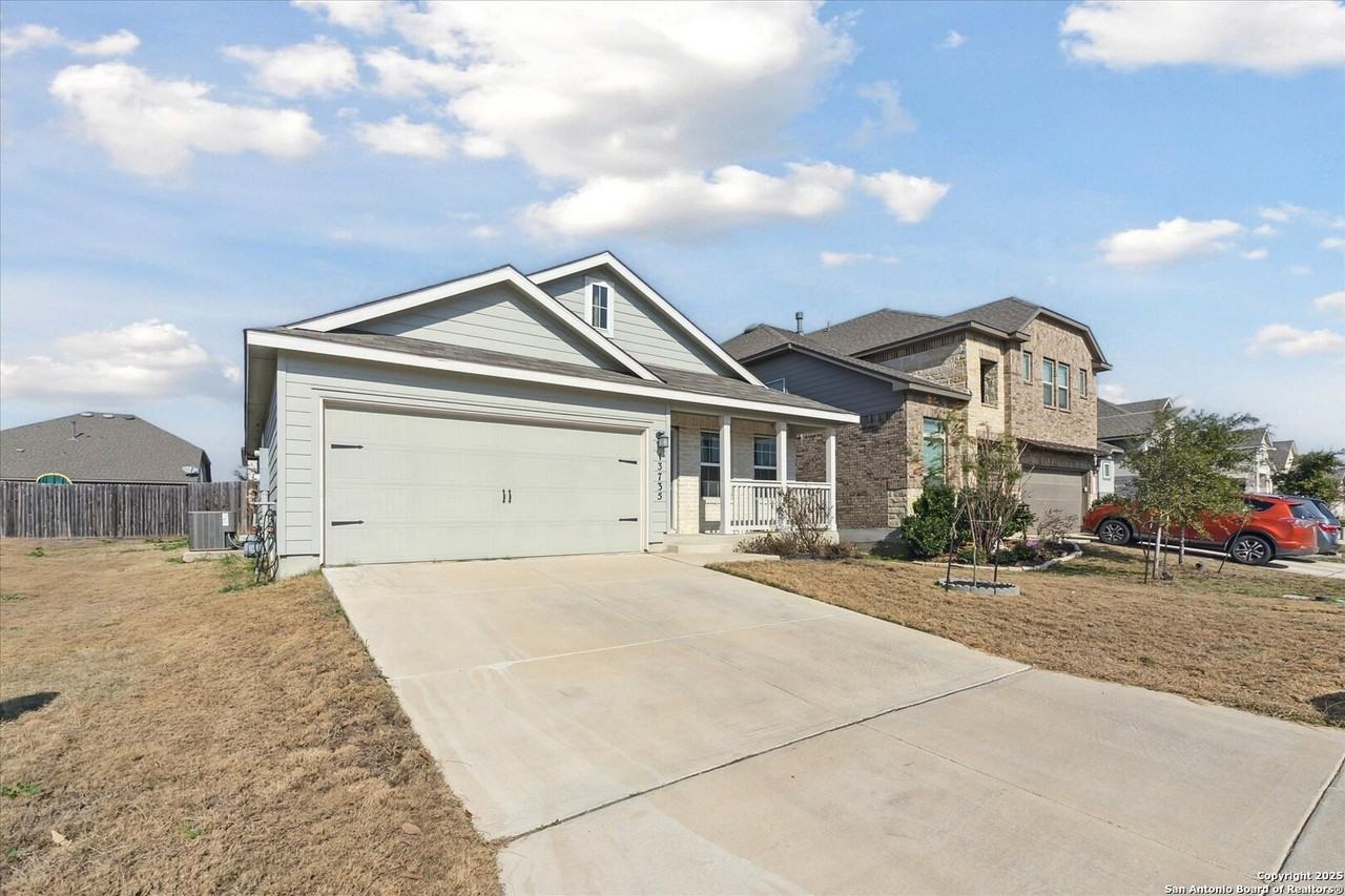 13735 Locklear Way - Photo 2 of 34