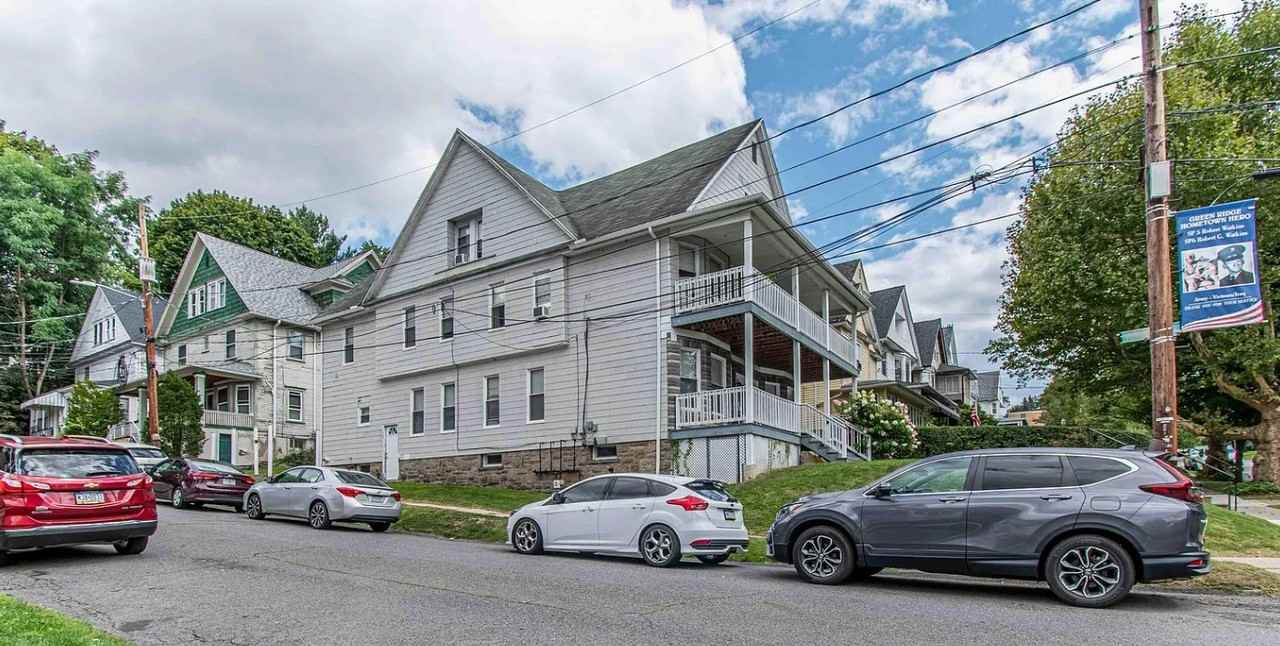 1027-1029 Woodlawn Street #2 - Photo 3 of 11