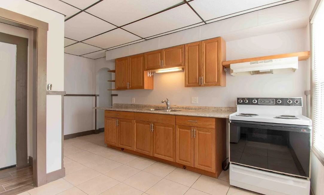 1027-1029 Woodlawn Street #2 - Photo 5 of 11