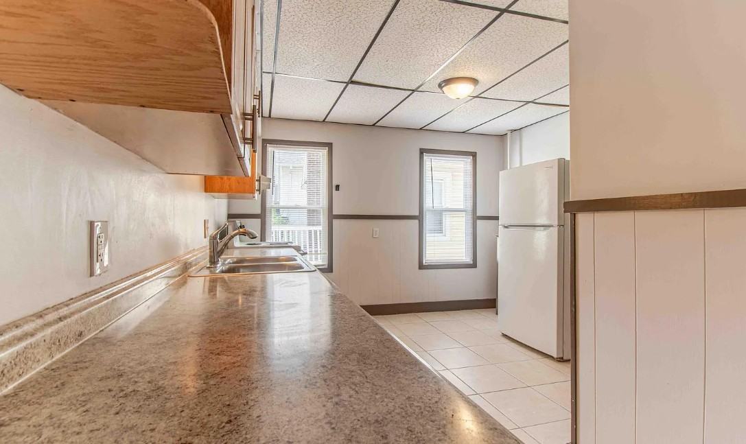 1027-1029 Woodlawn Street #2 - Photo 6 of 11