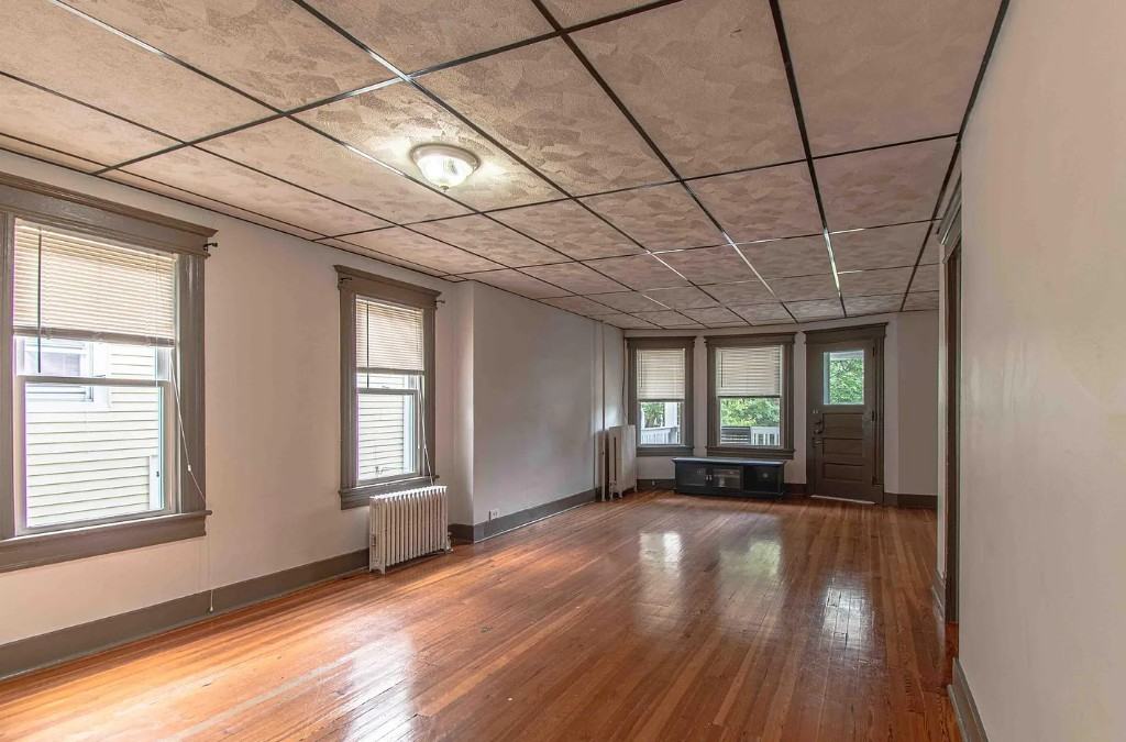 1027-1029 Woodlawn Street #2 - Photo 7 of 11